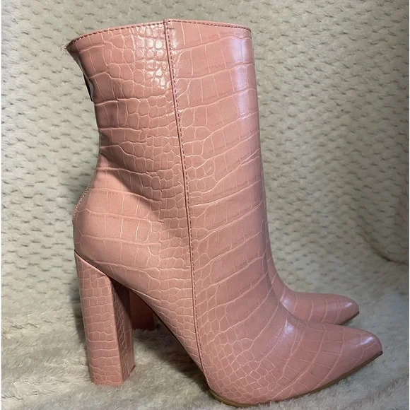 Fashion Nova Heel Boots - Picture 3 of 4